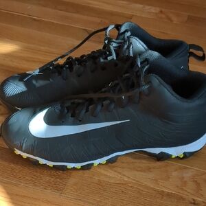 Nike Black and White Men's Athletic Cleats